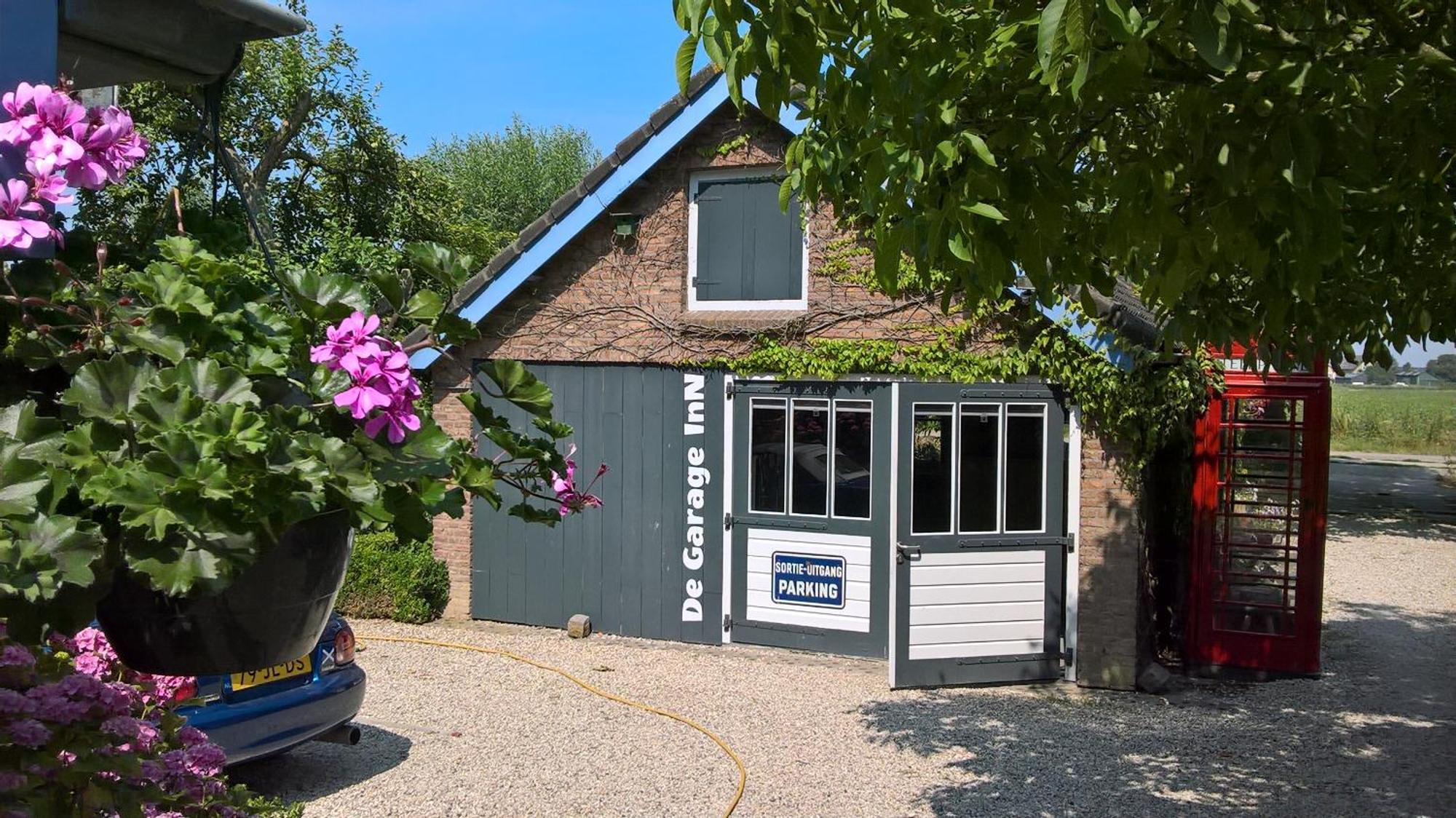 Hank Holiday Cottage De Garage Inn المظهر الخارجي الصورة