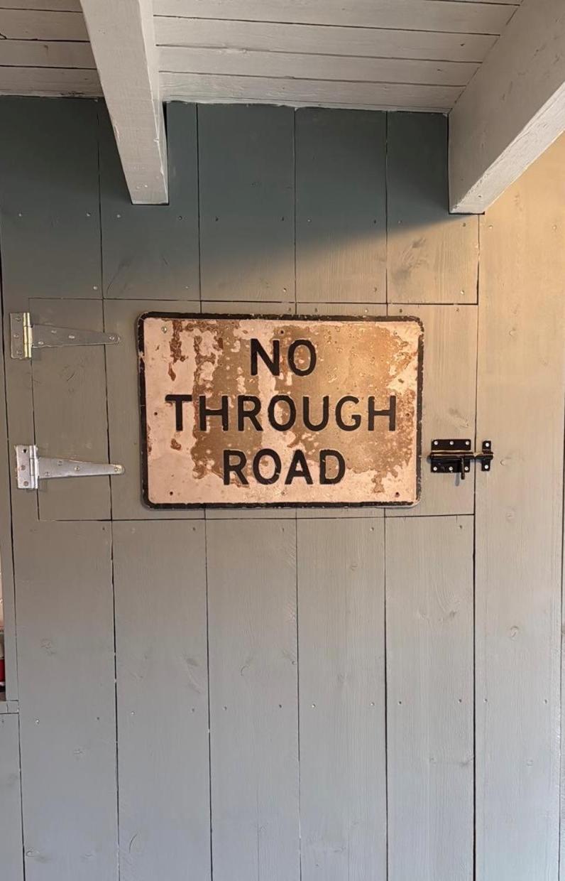 Hank Holiday Cottage De Garage Inn المظهر الخارجي الصورة