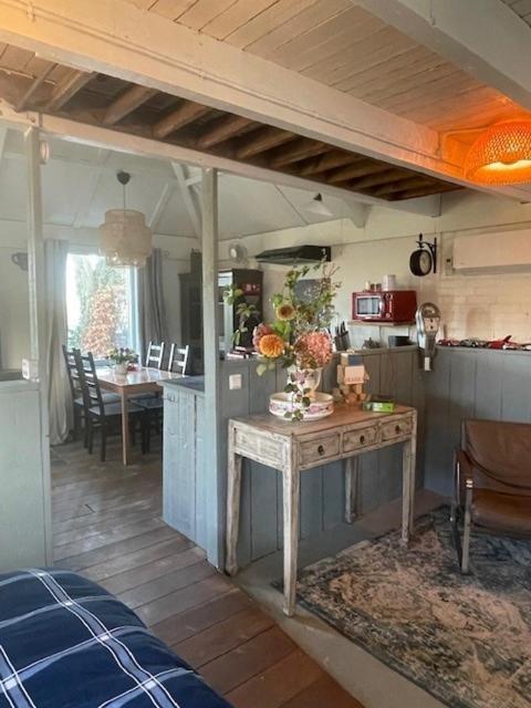 Hank Holiday Cottage De Garage Inn المظهر الخارجي الصورة