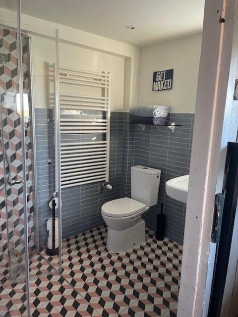 Hank Holiday Cottage De Garage Inn المظهر الخارجي الصورة